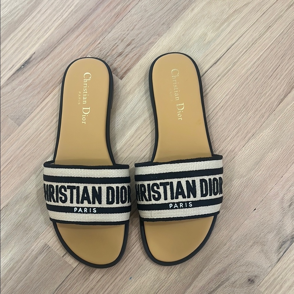 Di0r Black and Cream Sandals NWOB 38